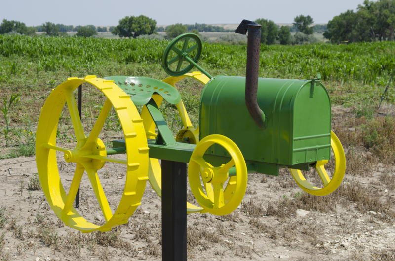 GettyImages-186693193-Rain-or-Shine-The-Weirdest-Mailboxes-We-Could-Find-combine-harvester-mailbox-1024x678.jpg.pro-cmg.jpg